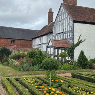 Alternative text should describe the visual content of the image.