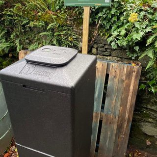 A black hot bin compost bin