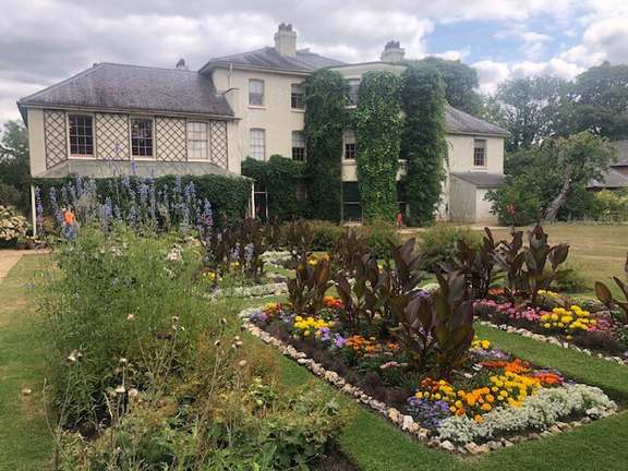 Alternative text should describe the visual content of the image.